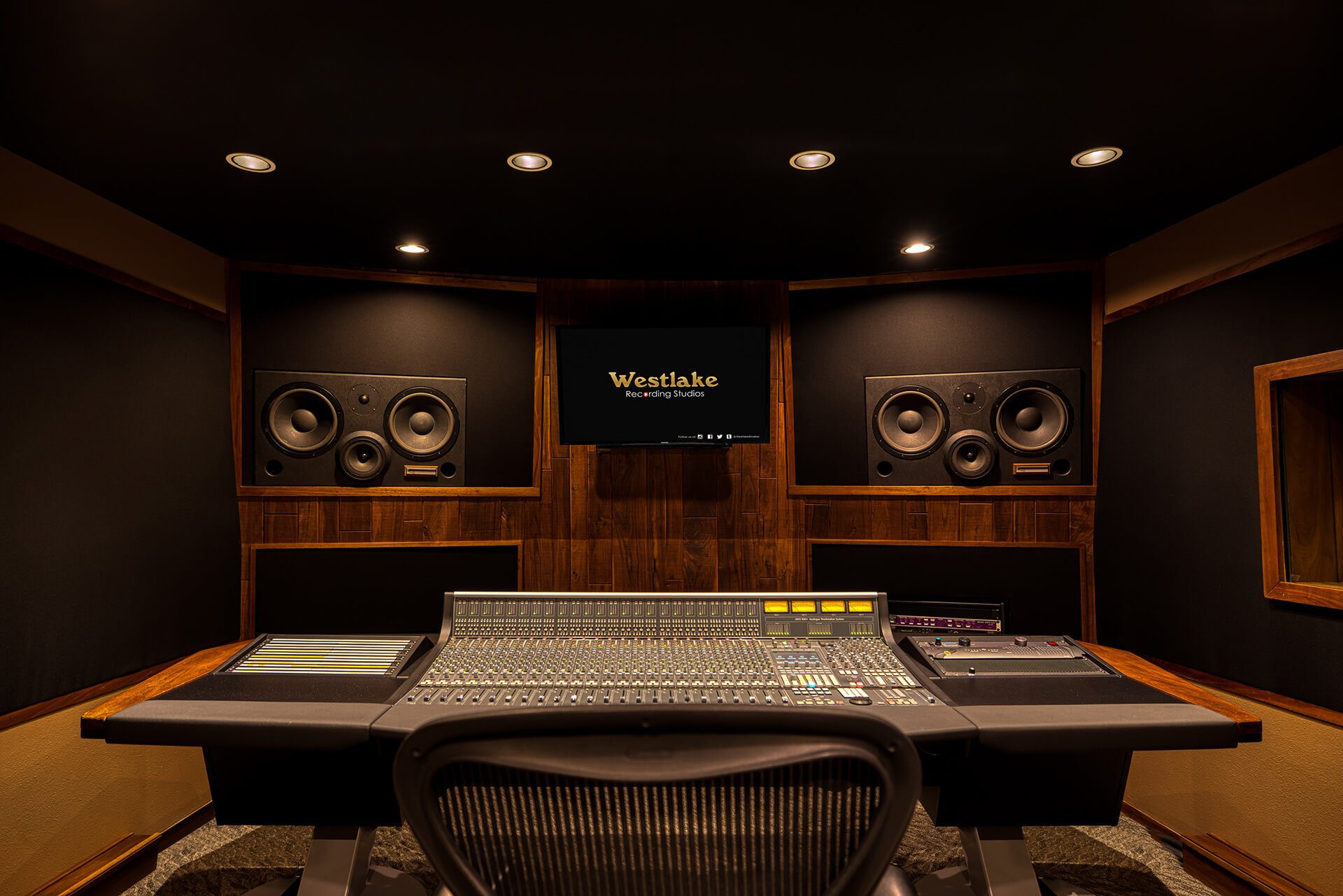 Finding the Perfect Voice: Crafting Brand Soundlines That Actually Resonate in Video Dubbing