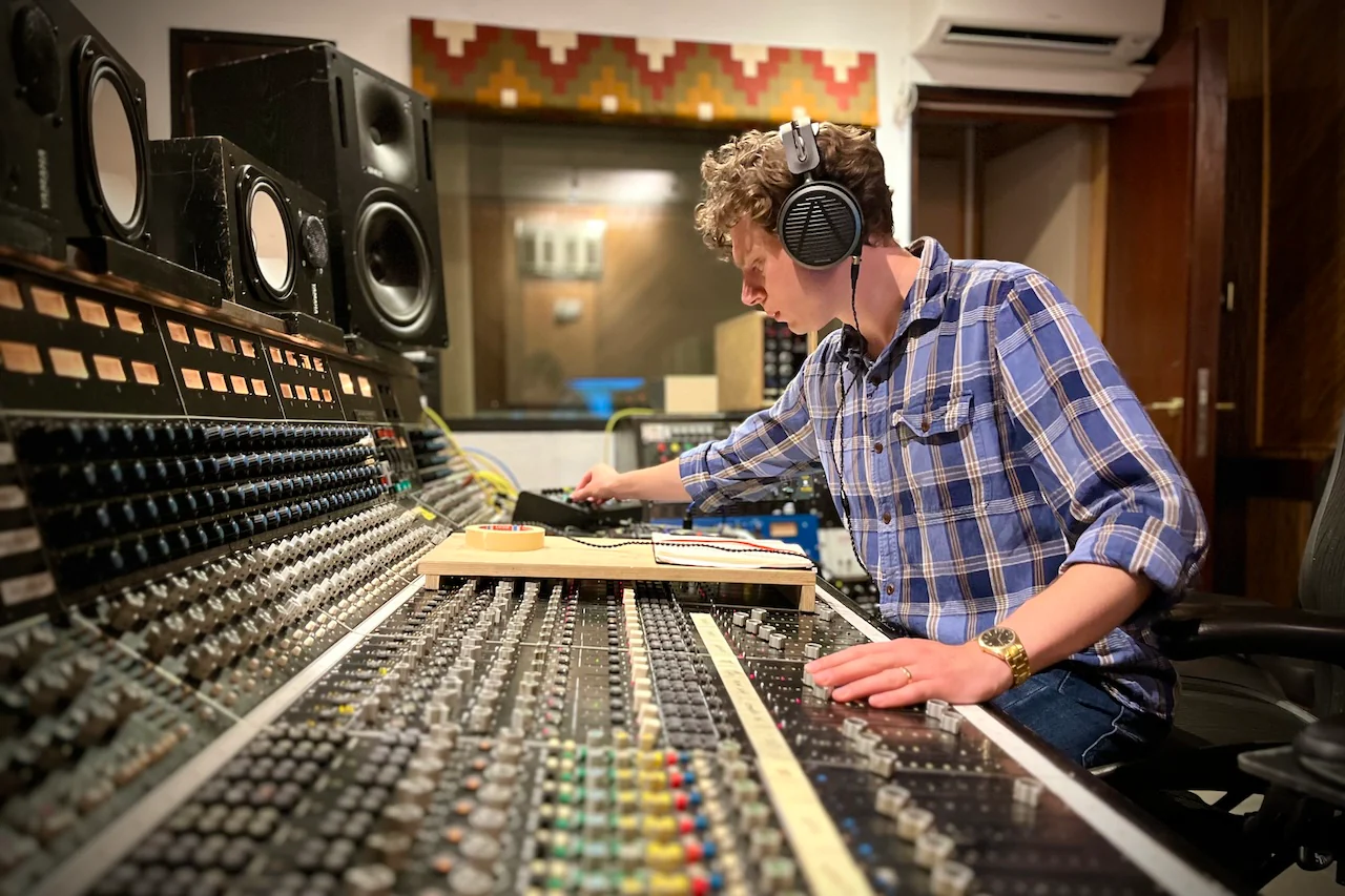 Why Stiff, Robotic Voices Kill Brand Videos – And How Expert Dubbing Fixes It