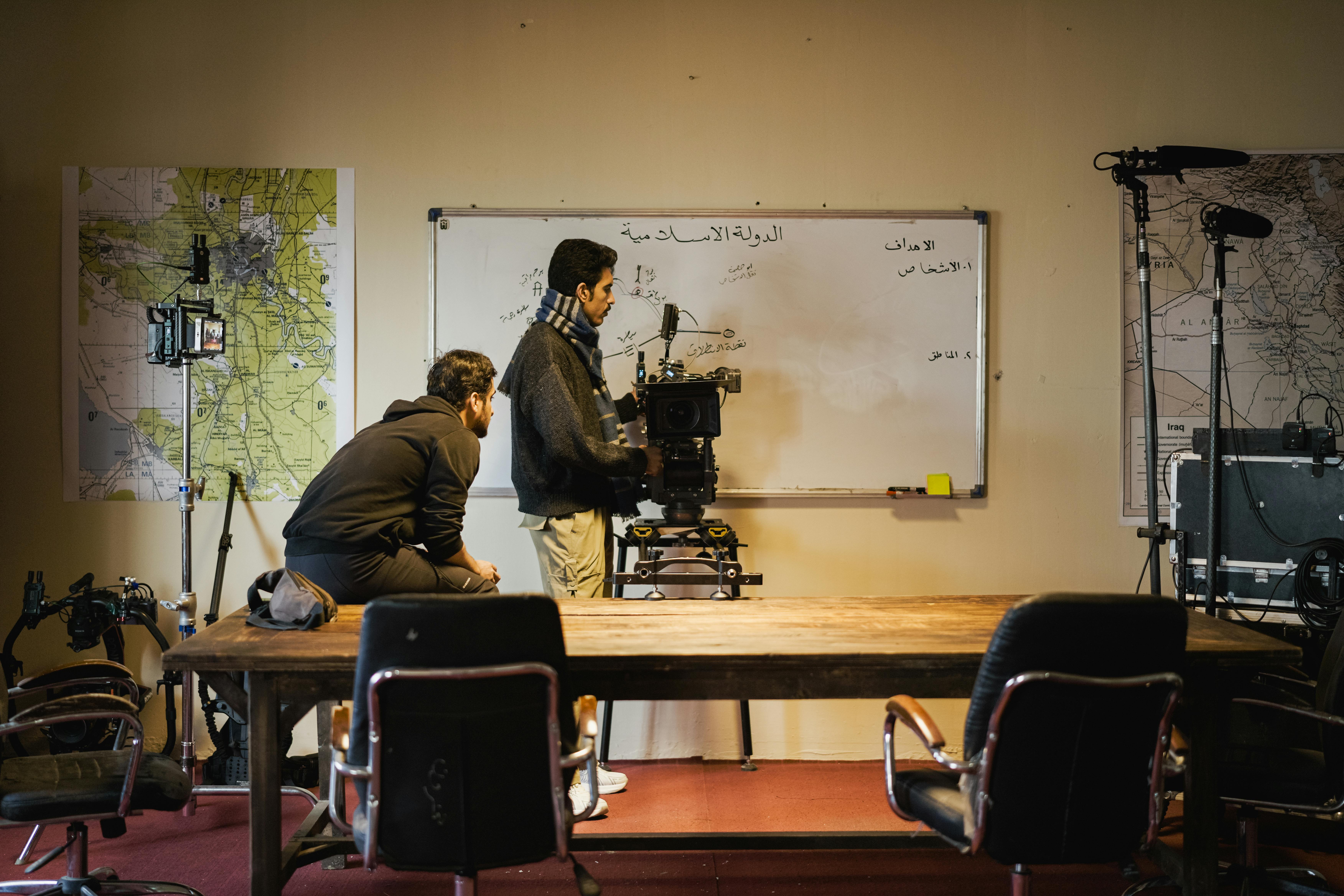 AI vs Human Video Dubbing: The Ultimate Guide to Authentic, Emotional Voice-Overs