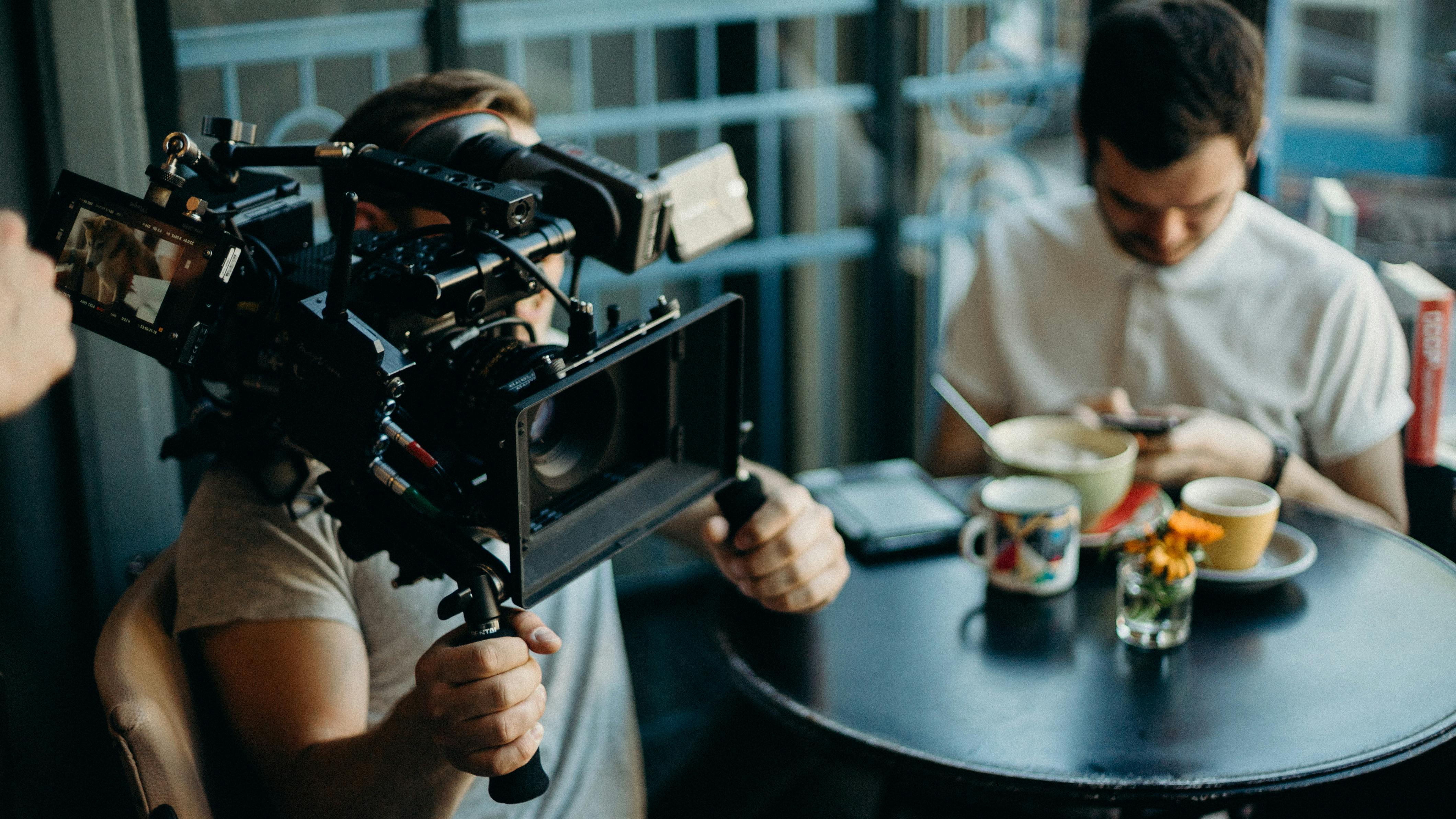 Choosing the Right English Accent for Video Dubbing: RP or General American?