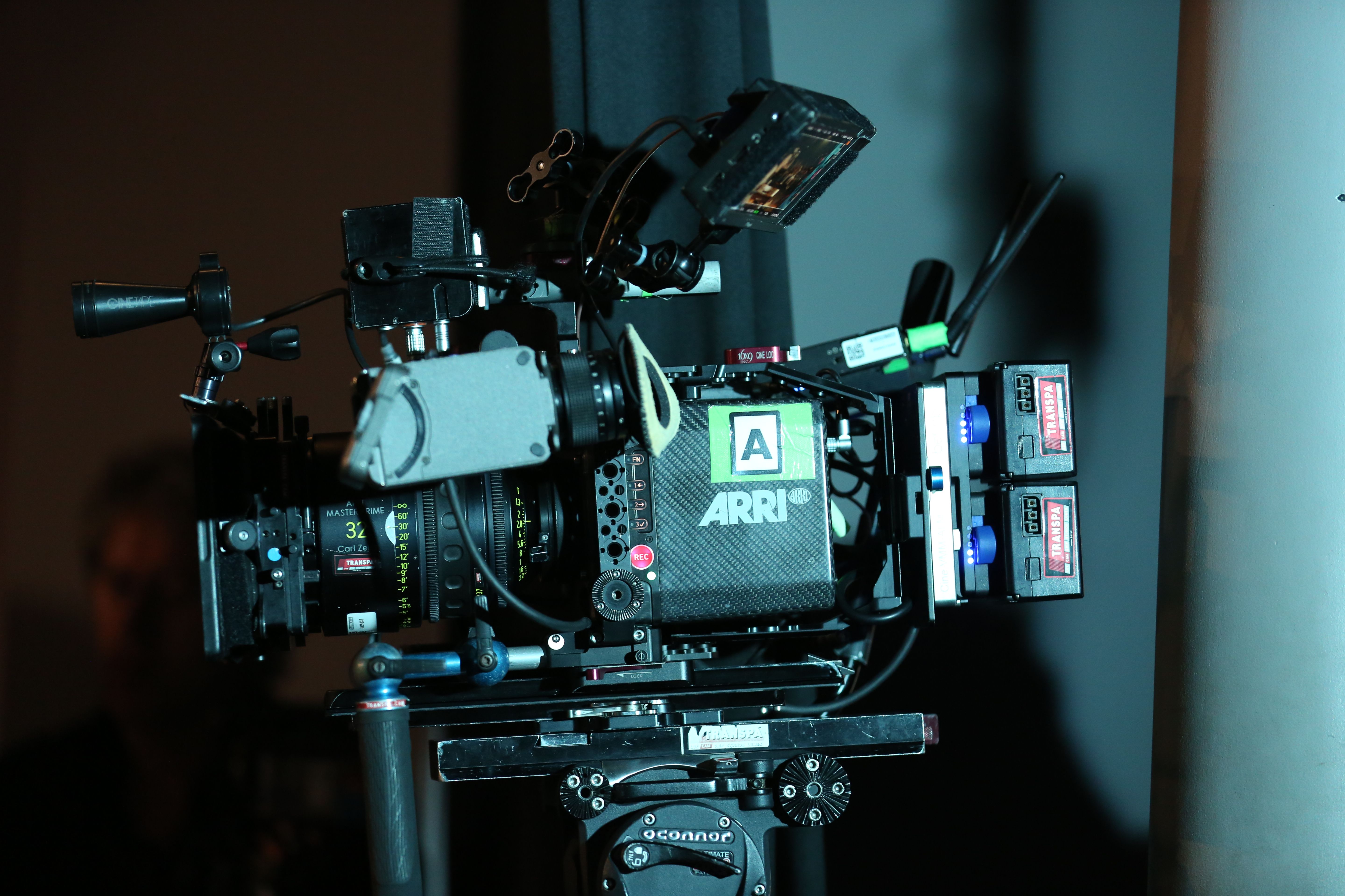How Bilingual Subtitles Raise Completion Rates in Educational and Science Videos